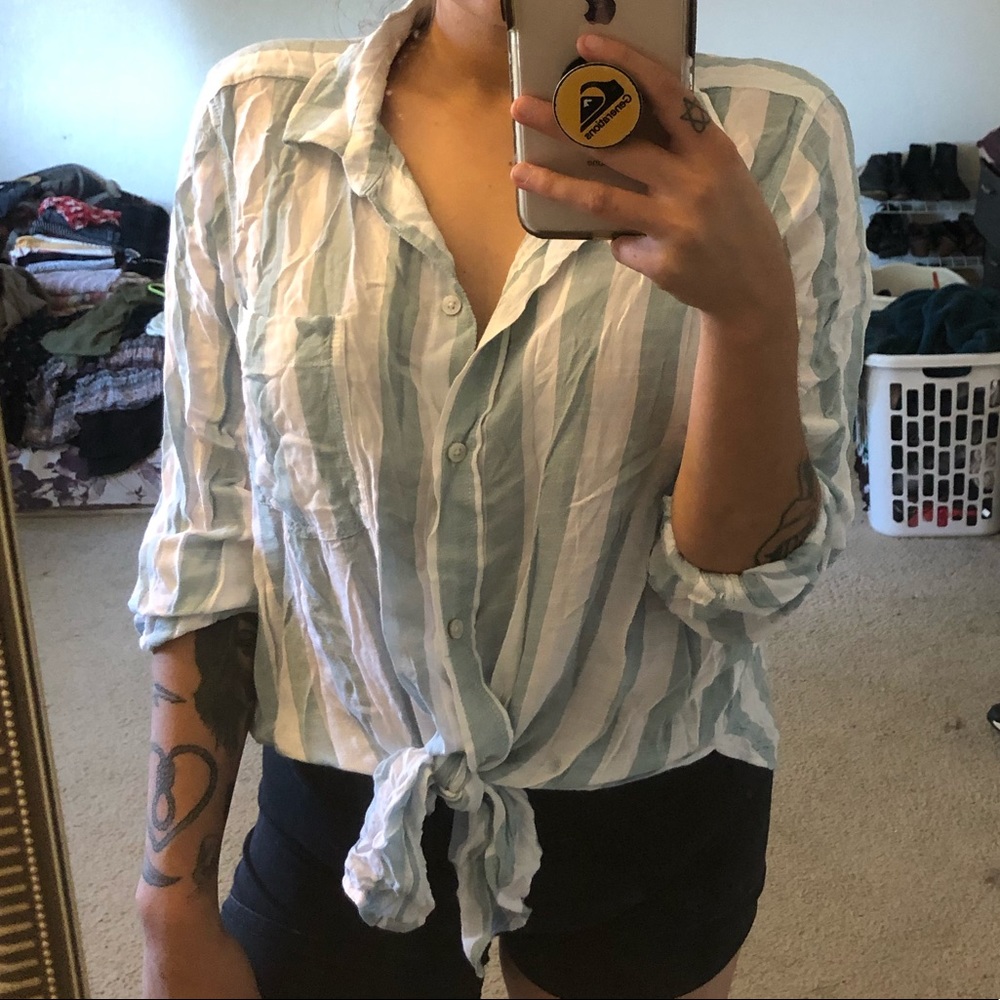 American Eagle Long Sleeve Button Up